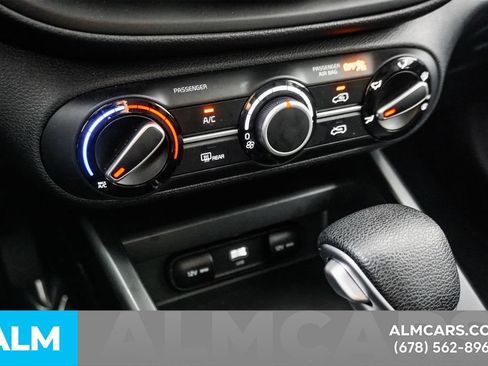 Used 2025 Kia Soul LX w/ LX Technology Package FWD image 29