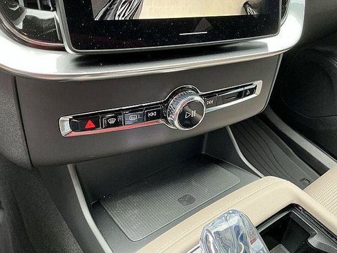 New 2026 Volvo XC90 B6 Ultra w/ Protection Package Premier AWD/4WD image 19