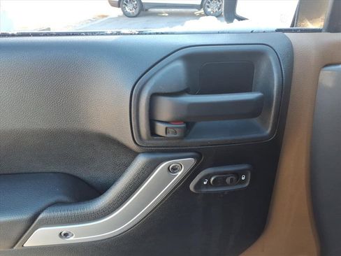 Used 2013 Jeep Wrangler Sahara w/ Mopar Chrome Edition Group image 13