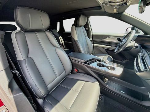 Used 2024 Cadillac Lyriq Tech RWD image 15