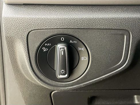 Used 2020 Volkswagen Atlas Cross Sport SE w/ Towing Package image 14