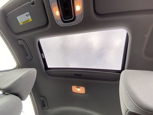 Used 2025 Hyundai Elantra SEL image 21