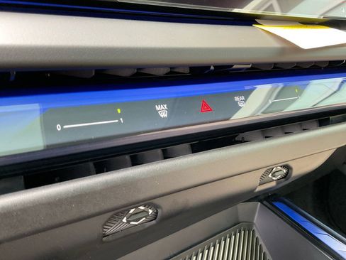 Certified 2025 BMW X3 xDrive30i w/ Premium Package image 18