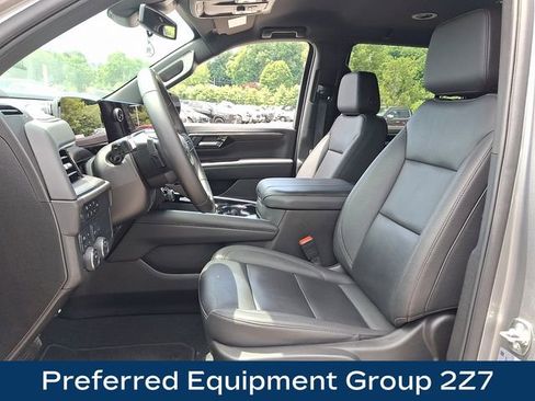 Used 2025 Chevrolet Tahoe Z71 AWD/4WD image 2
