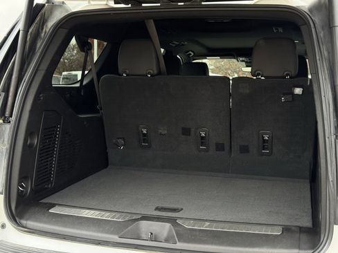 Used 2023 Chevrolet Suburban High Country image 35