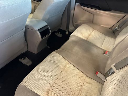 Used 2014 Toyota Camry LE FWD image 5