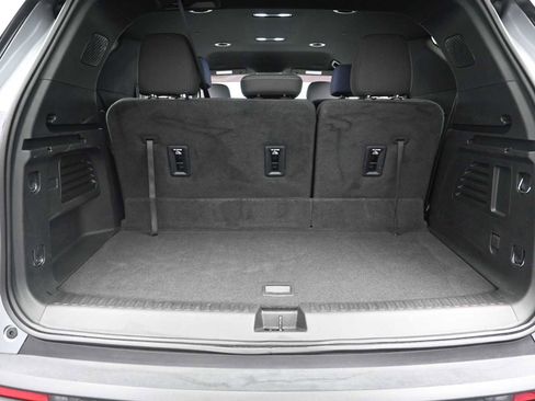 Used 2024 Chevrolet Traverse LT image 16