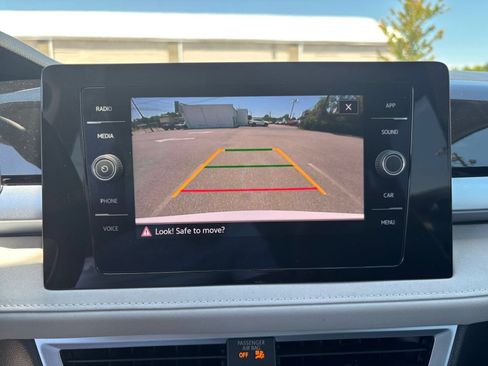 Used 2025 Volkswagen Taos SE FWD image 24