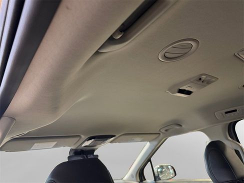 Certified 2024 Kia Carnival EX image 23