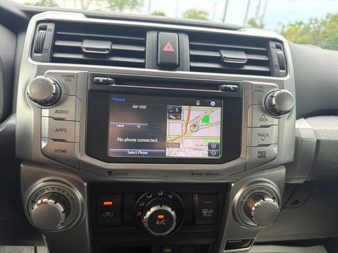 Used 2018 Toyota 4Runner SR5 AWD/4WD image 29