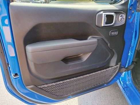 New 2025 Jeep Gladiator Sport image 17