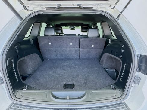 Used 2019 Jeep Grand Cherokee Altitude RWD image 18