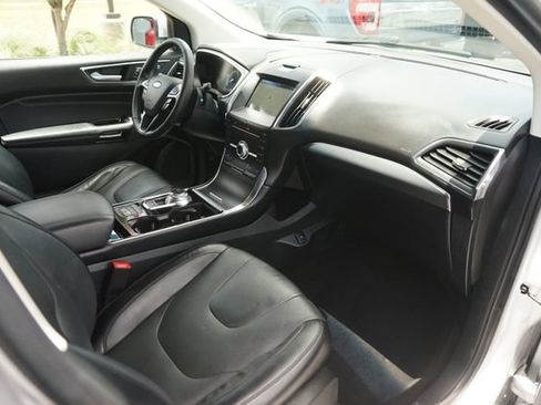 Used 2019 Ford Edge Titanium w/ Equipment Group 301A FWD image 18