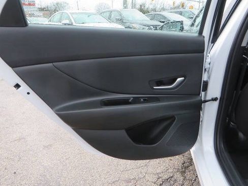 Used 2025 Hyundai Elantra SEL FWD image 10