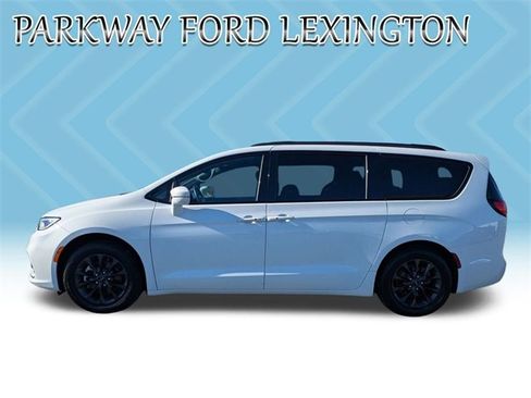 Used 2021 Chrysler Pacifica Touring w/ S Appearance Package image 8