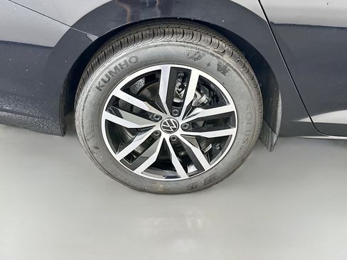 Used 2025 Volkswagen Jetta SE FWD image 33