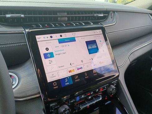 New 2025 Jeep Grand Cherokee Overland w/ Trailer Tow Package AWD/4WD image 16