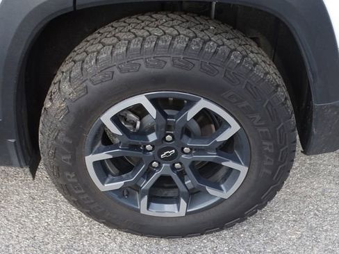 Used 2025 Chevrolet Equinox ACTIV w/ Safety and Technology Package image 16