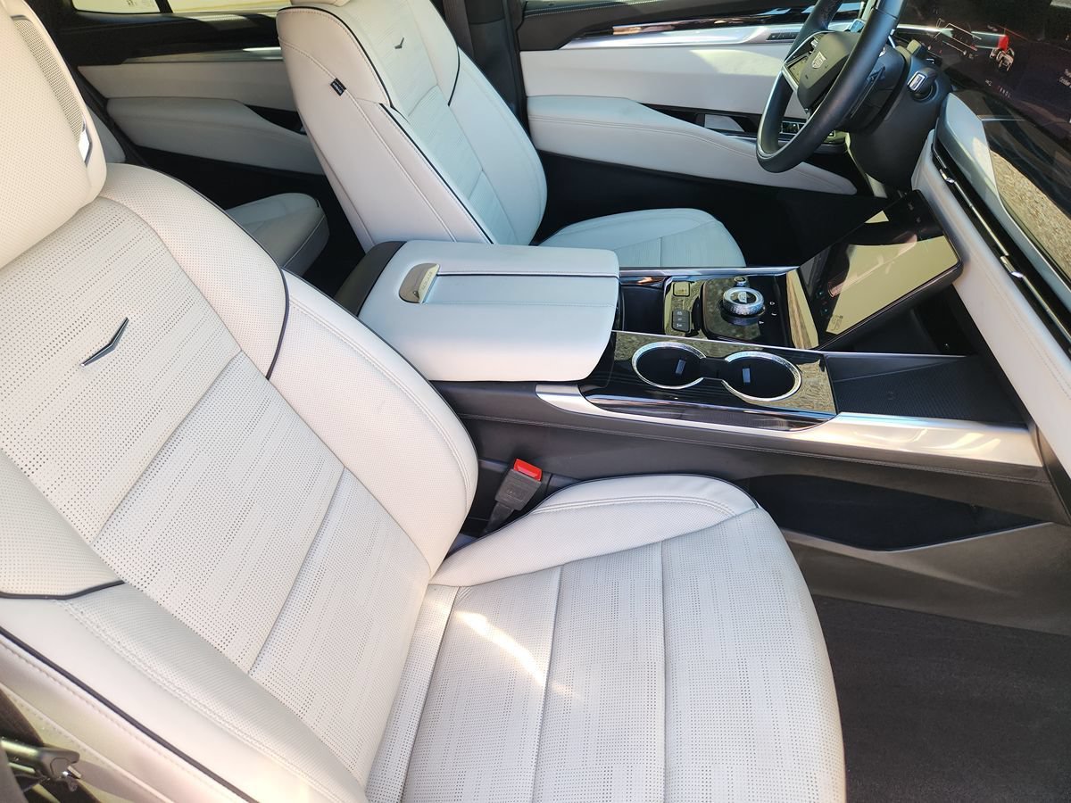 Used 2025 Cadillac Escalade Sport w/ Touring Package AWD/4WD image 32