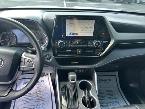 Used 2023 Toyota Highlander XLE FWD image 20