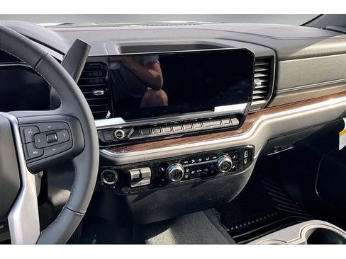 New 2026 GMC Sierra 1500 SLE image 6