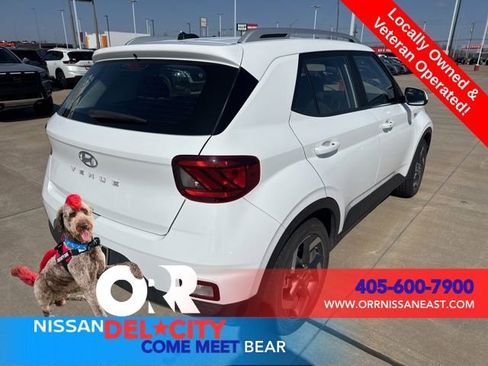 Used 2025 Hyundai Venue SEL FWD image 5