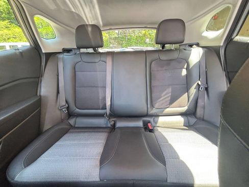 Used 2025 Chevrolet Trax LT FWD image 39