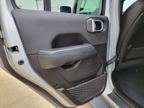 Used 2024 Jeep Wrangler Unlimited Rubicon 4xe AWD/4WD image 19