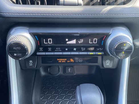 Used 2021 Toyota RAV4 XLE w/ Convenience Package FWD image 25