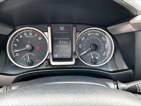 Used 2020 Toyota Tacoma SR5 RWD image 20