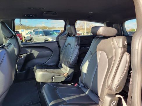 Used 2025 Chrysler Pacifica Select FWD image 21