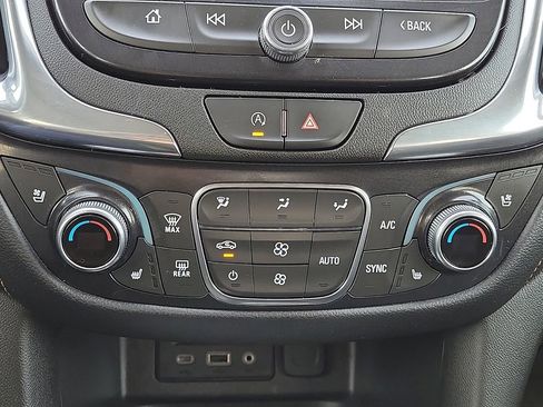 Used 2022 Chevrolet Equinox Premier FWD image 15