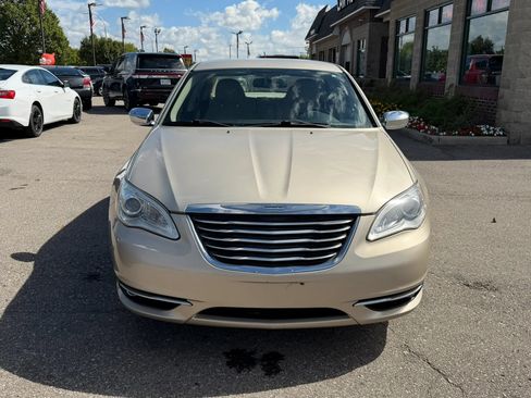 Used 2013 Chrysler 200 Limited FWD image 6