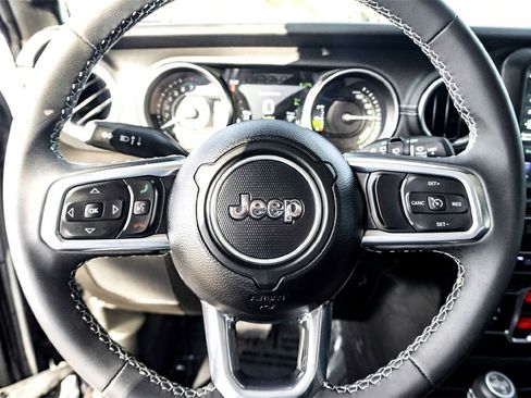 Used 2023 Jeep Wrangler Unlimited Sahara image 17