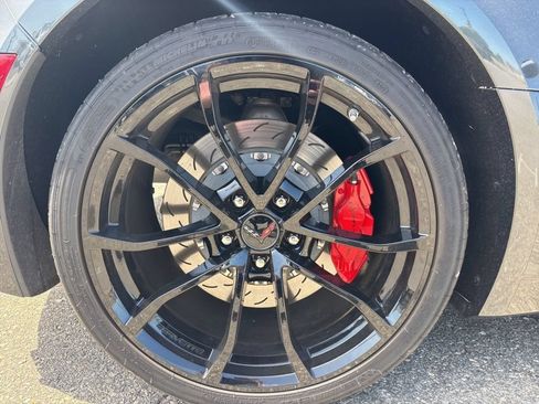 Used 2017 Chevrolet Corvette Grand Sport w/ Grand Sport Heritage Package RWD image 18