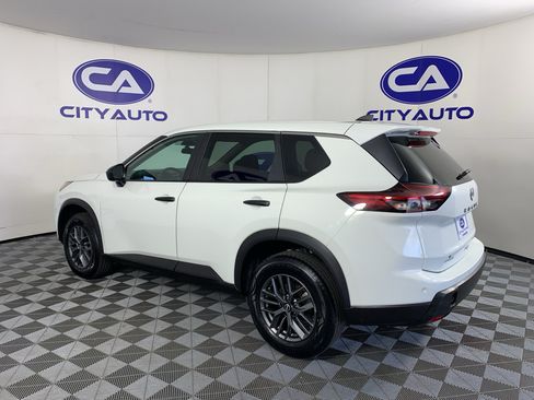 Used 2024 Nissan Rogue S FWD image 5