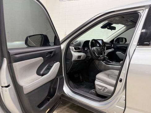Used 2021 Toyota Highlander XSE image 11