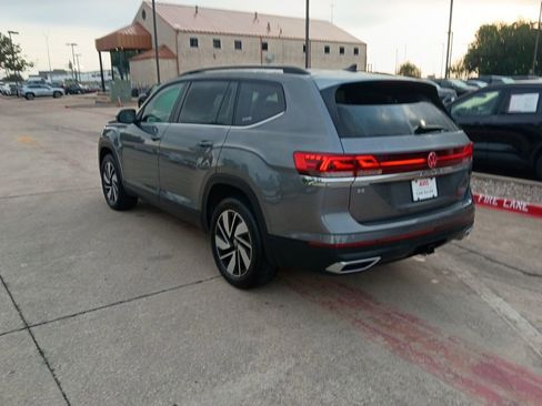 Used 2025 Volkswagen Atlas SE FWD image 8