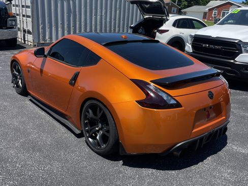 Used 2010 Nissan 370Z Touring w/ Sport Pkg RWD image 12