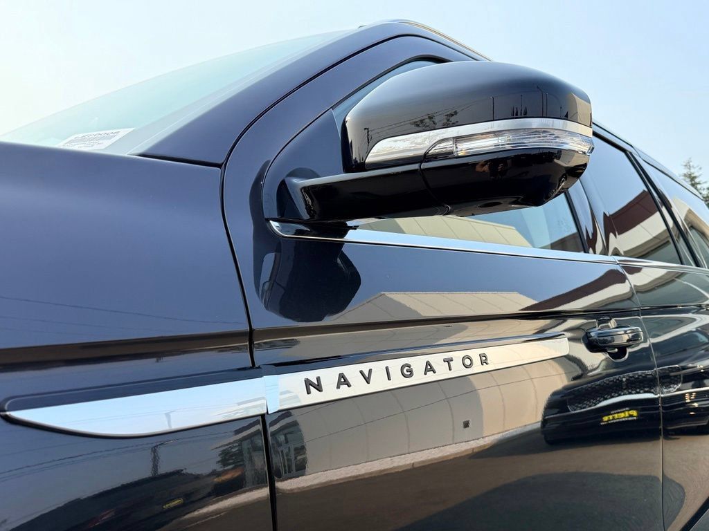 New 2027 Lincoln Navigator Premiere AWD/4WD image 37