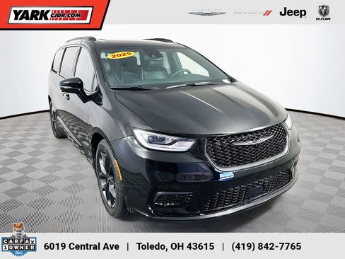 Used 2025 Chrysler Pacifica Limited FWD image 1