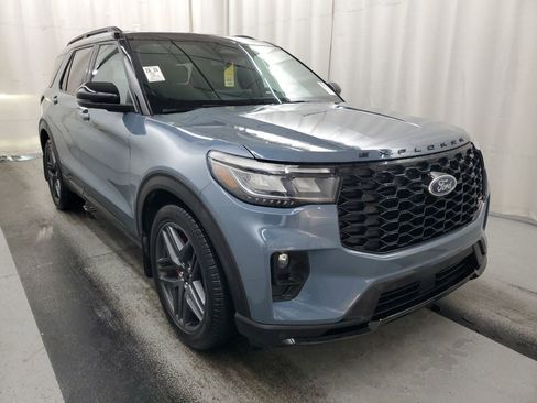 Used 2025 Ford Explorer ST AWD/4WD image 5