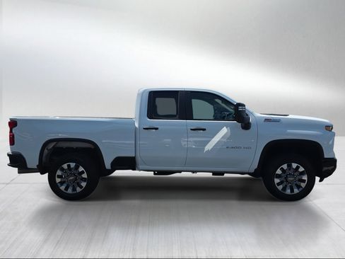 Used 2025 Chevrolet Silverado 2500 Custom w/ Custom Value Package AWD/4WD image 2