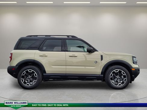 Used 2025 Ford Bronco Sport Outer Banks w/ Outer Banks Tech Package+ AWD/4WD image 2