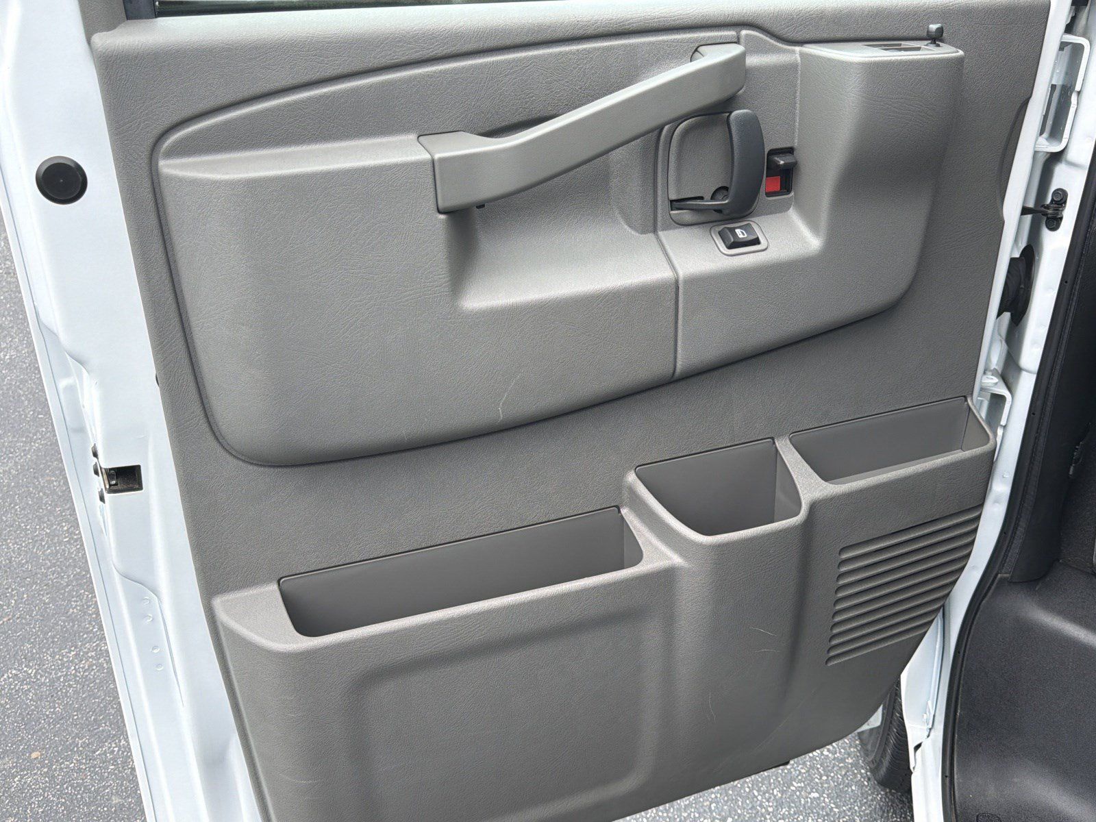 Used 2022 Chevrolet Express 2500 LT RWD image 10