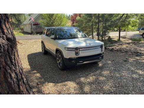Used 2023 Rivian R1S Adventure AWD/4WD image 3