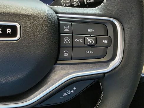 New 2025 Jeep Wagoneer L Series III w/ Premium Group I image 40