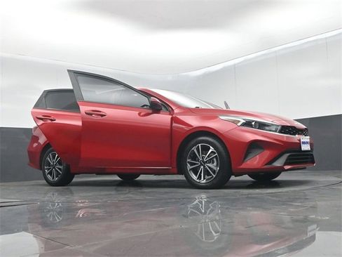 Used 2024 Kia Forte LXS image 67