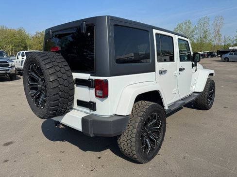 Used 2016 Jeep Wrangler Unlimited Sahara w/ Max Tow Package AWD/4WD image 5