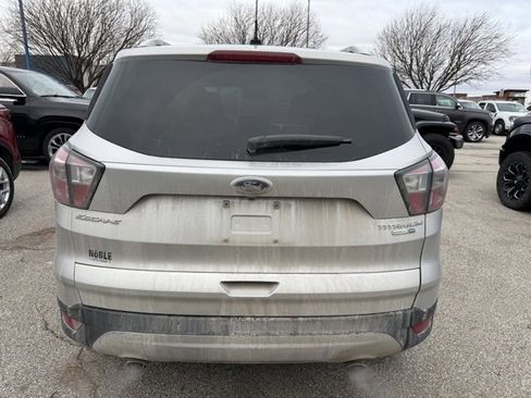 Used 2017 Ford Escape Titanium image 4